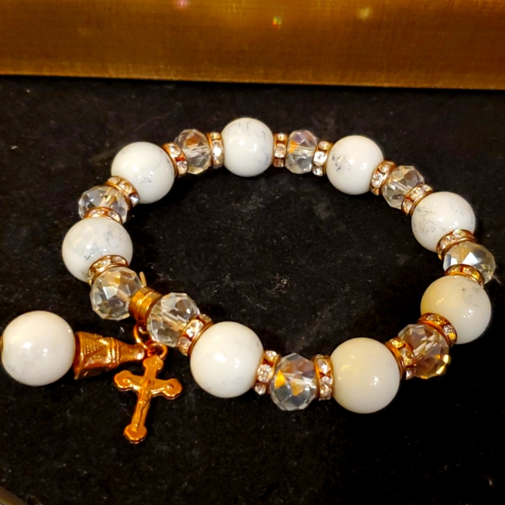 Woman's Fashionable BRACELET  - $5